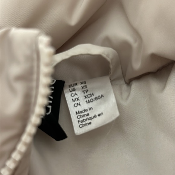 H&M Cream Puffer Jacket (size XS) - Picture 5 of 5